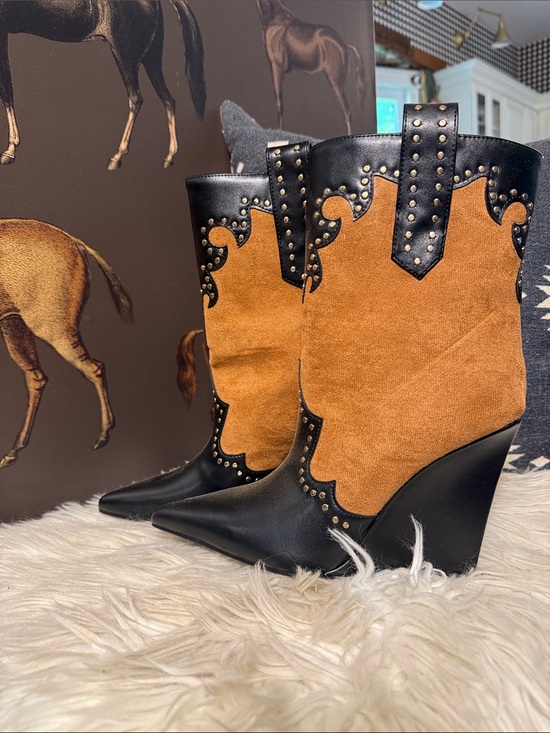Azalea Wang Shoes - Brown suade and black leather boots